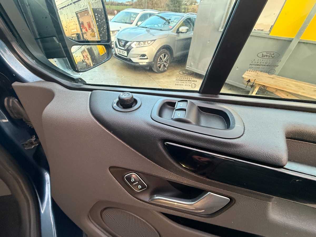 Ford Transit Custom Kombi Crewcab