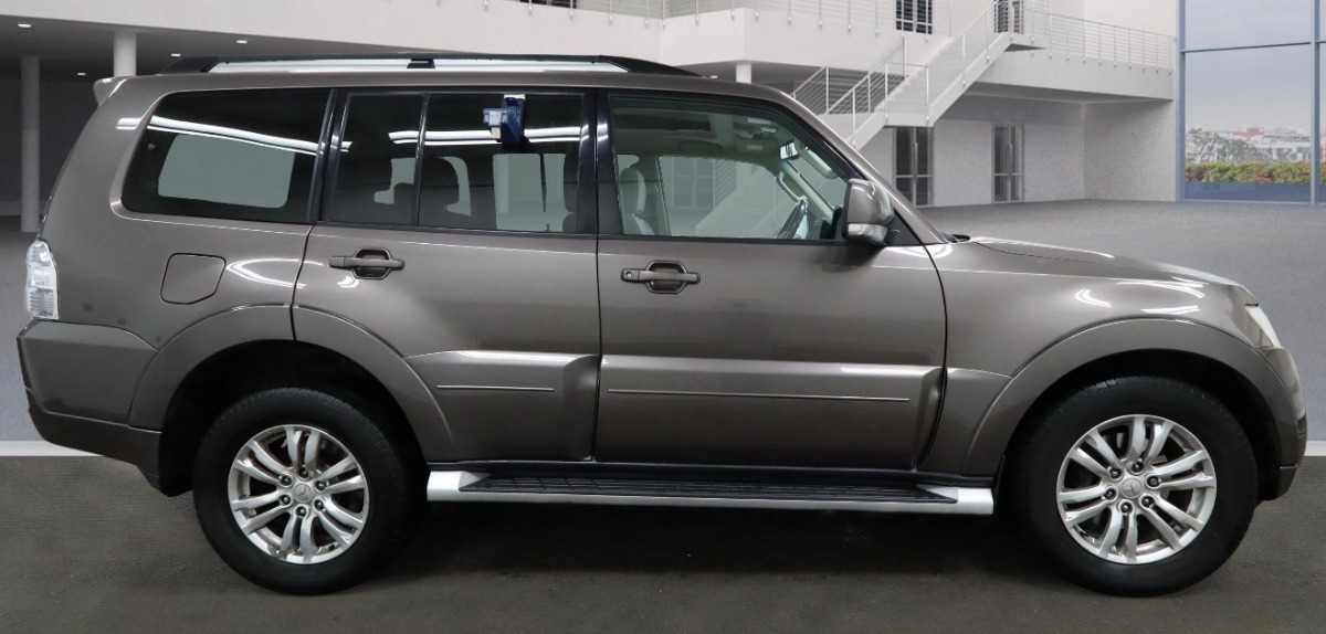 Mitsubishi Shogun SUV