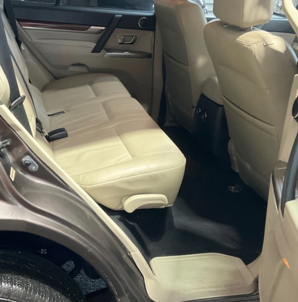 Mitsubishi Shogun SUV