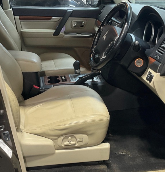 Mitsubishi Shogun SUV