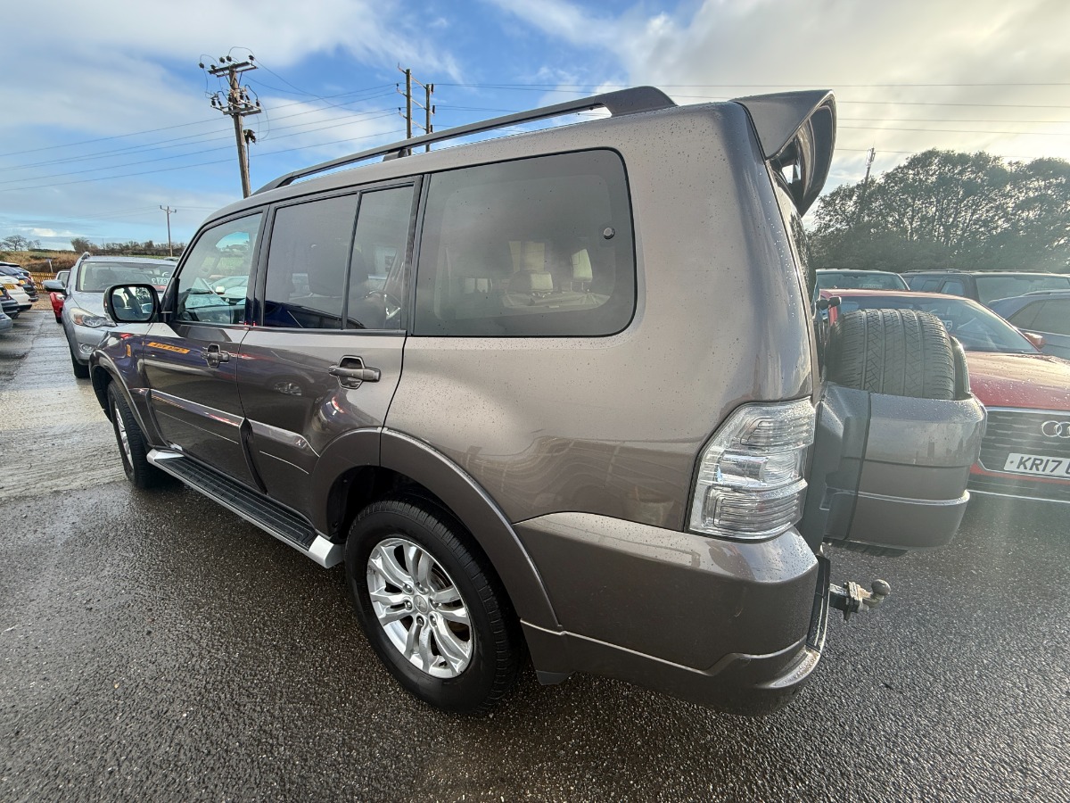 Mitsubishi Shogun SUV