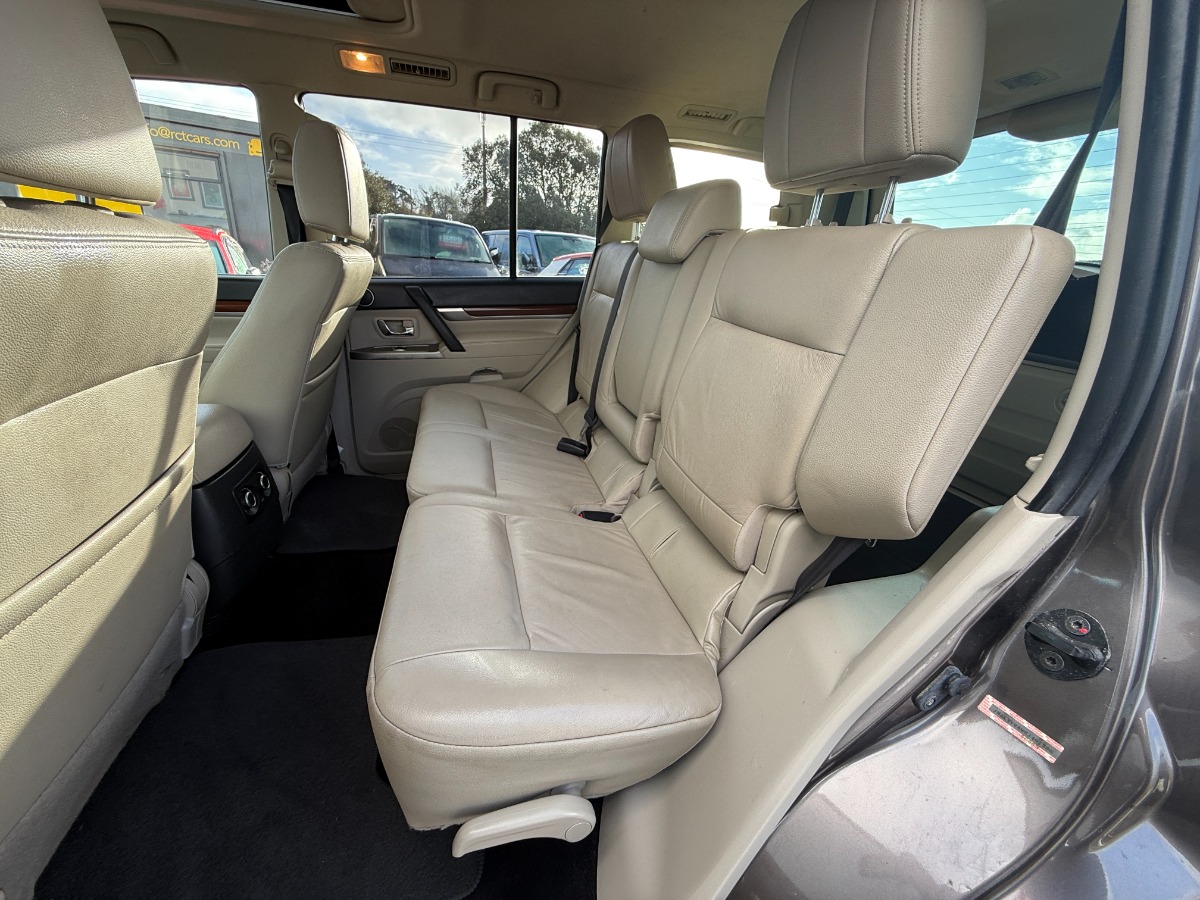 Mitsubishi Shogun SUV