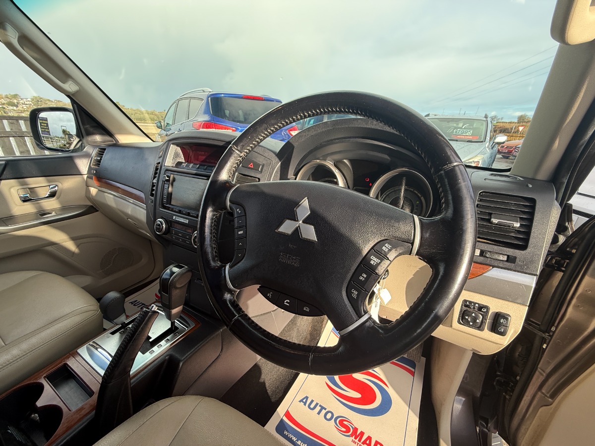 Mitsubishi Shogun SUV