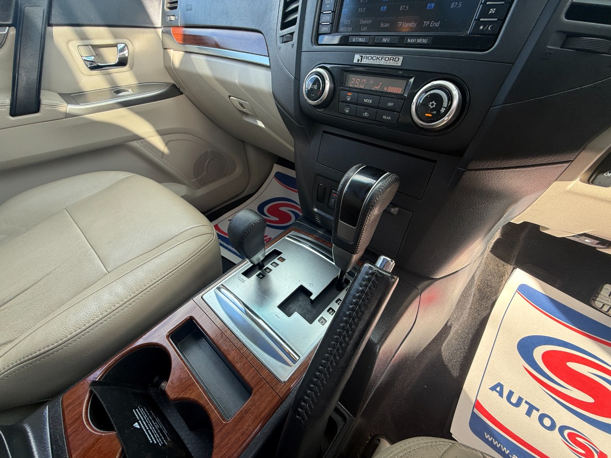 Mitsubishi Shogun SUV