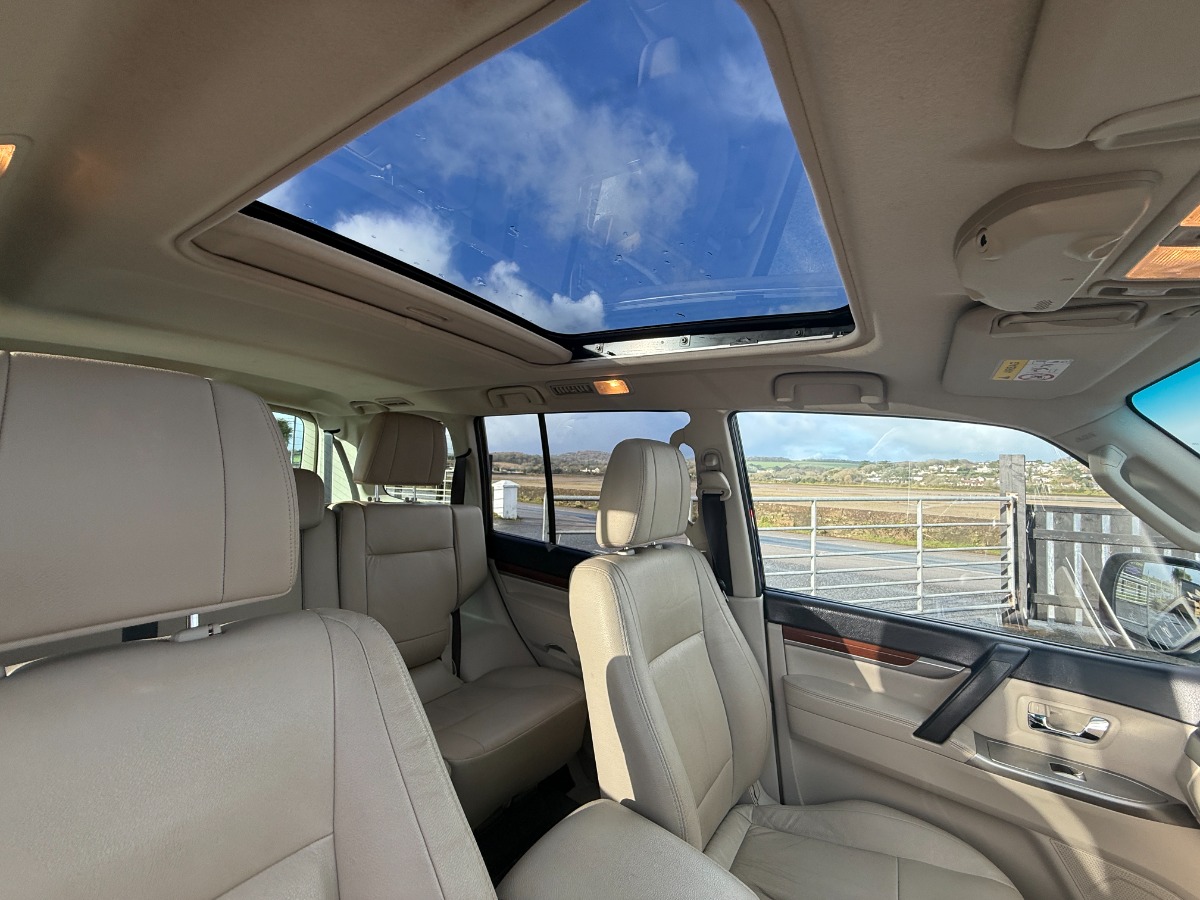 Mitsubishi Shogun SUV