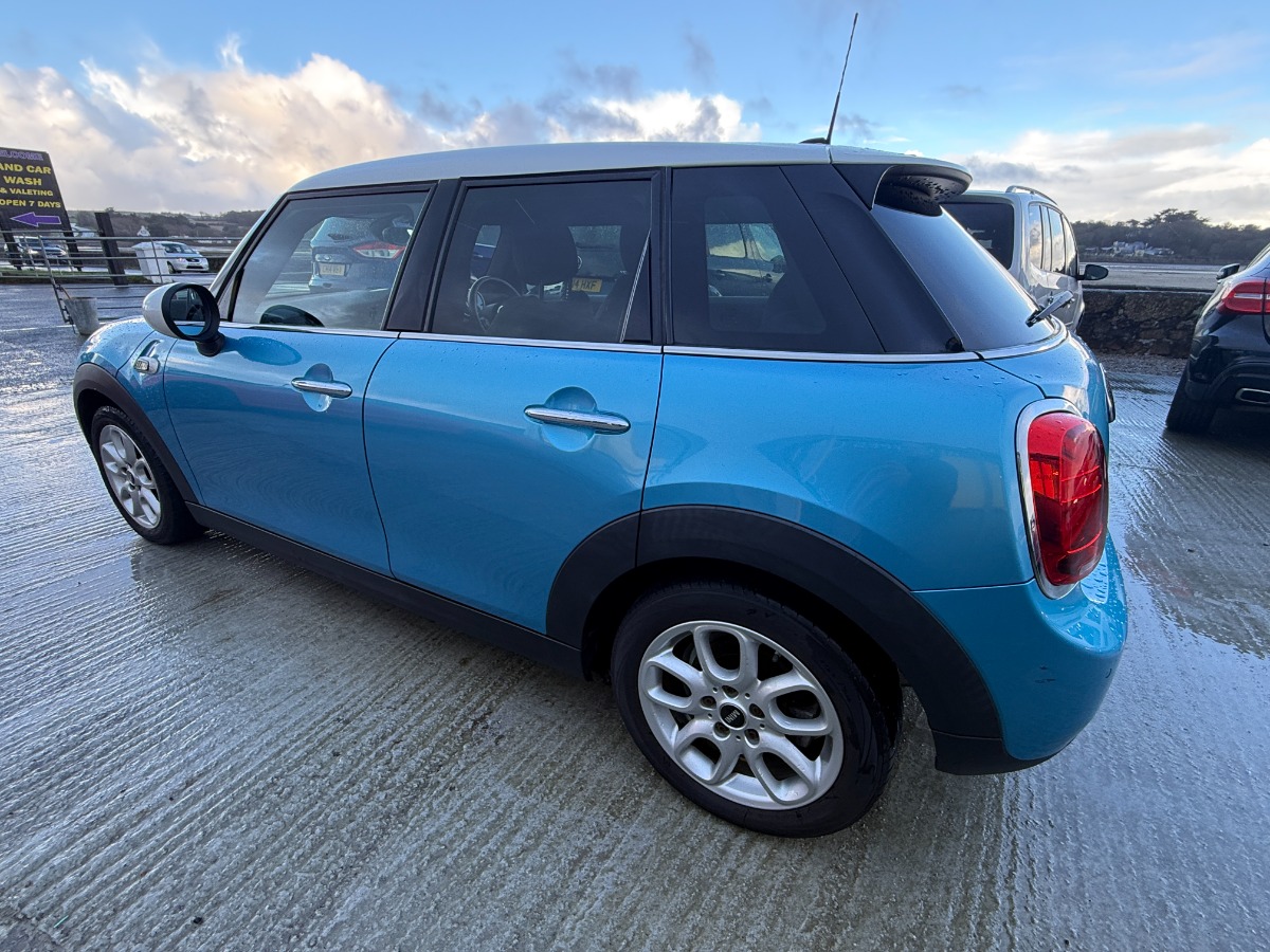 MINI Cooper Hatchback