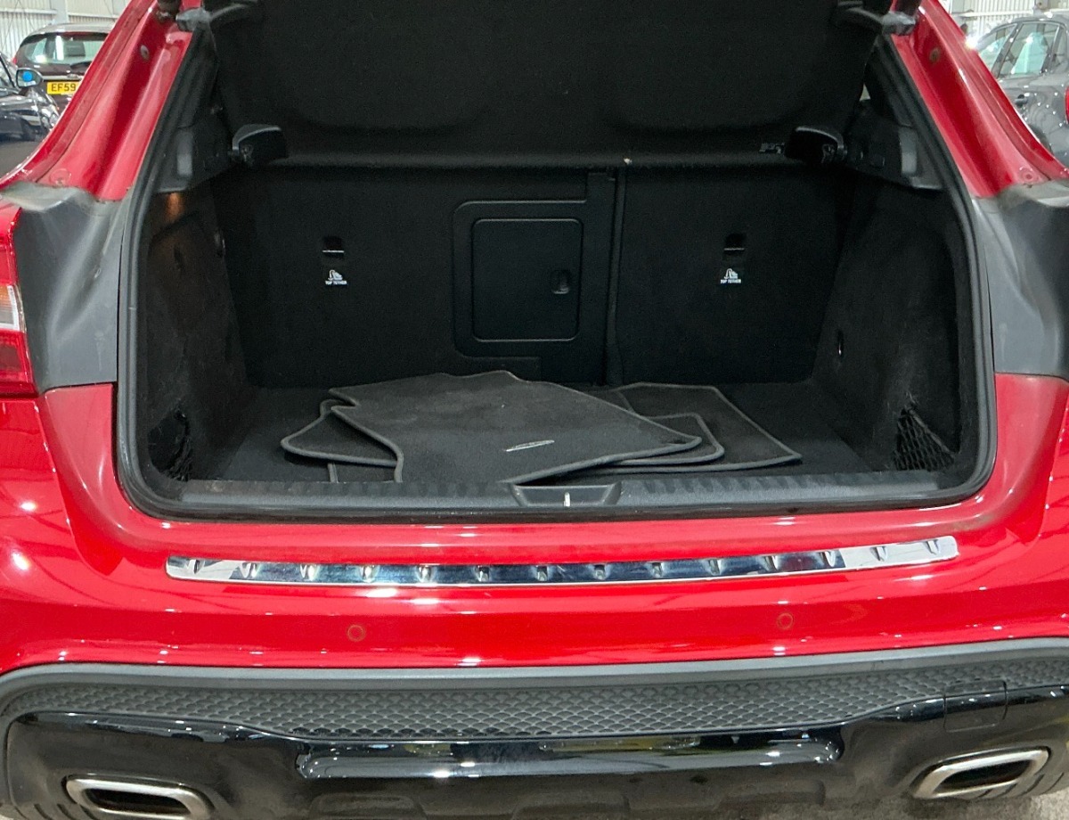 Mercedes Benz GLA SUV