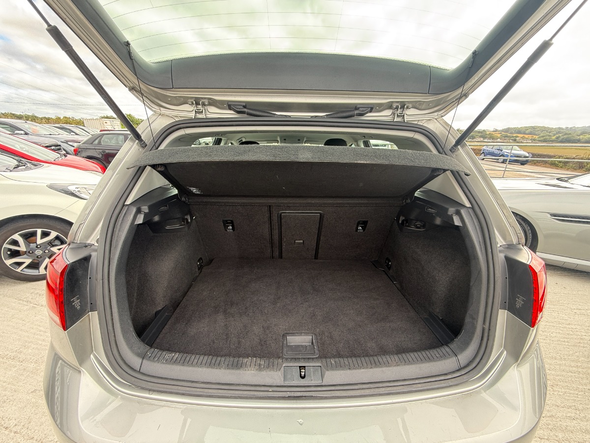 Volkswagen Golf Hatchback