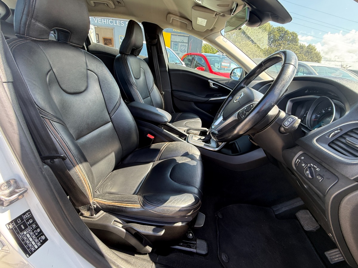 Volvo V40 Crosscountry Hatchback