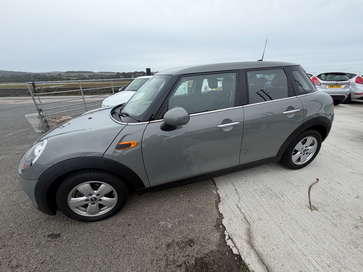 MINI Cooper Hatchback