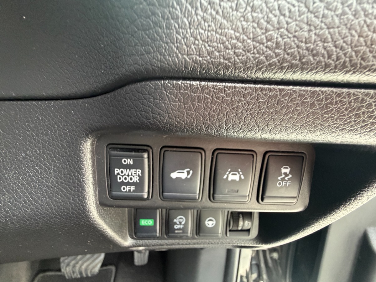 Nissan X-Trail SUV